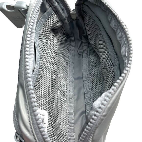 NEW! Hands-Free Lululemon 1L Belt Bag in Silver Drop & White (NWT) - Picture 14 of 16